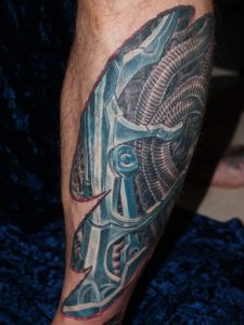 Biomechanik Schienbein Tattoo Raul shit for Life Tattoo münchen