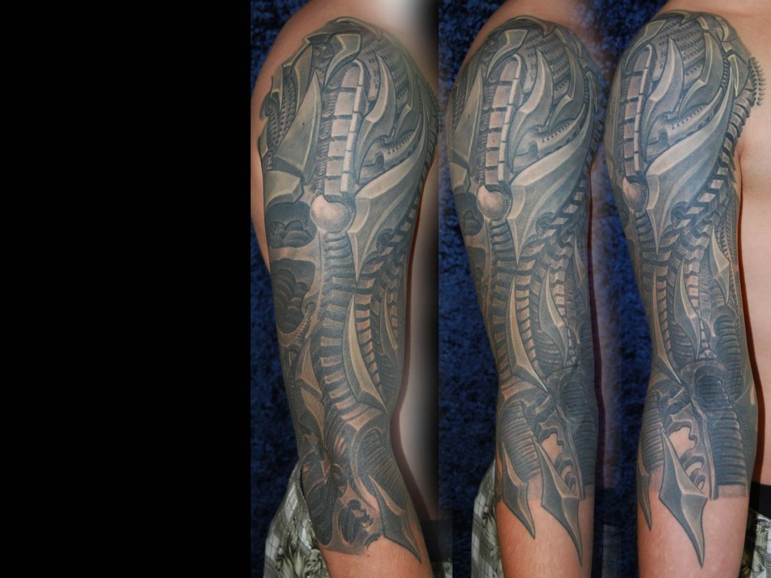 Biomechanic Cover up Tattoo von einem verhunzten Biomechanik Tattoo