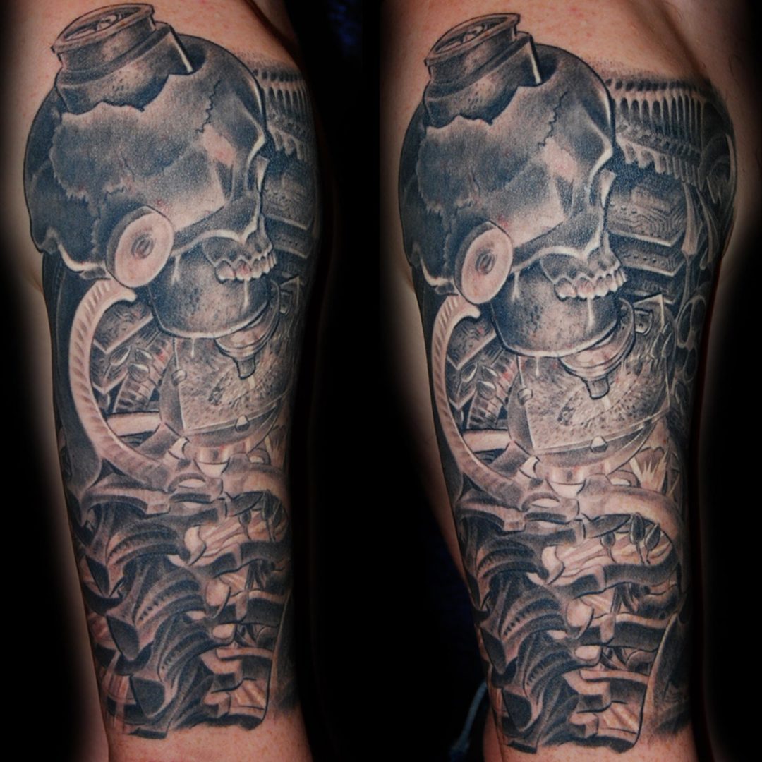 Biomechanik Skelett mit Mikroskop Tattoo