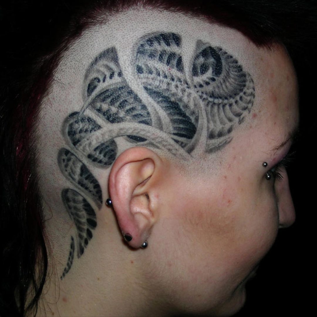 Biomechanik Kopf Tattoo