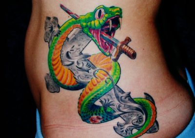 Schlange mit Dolch Tattoo