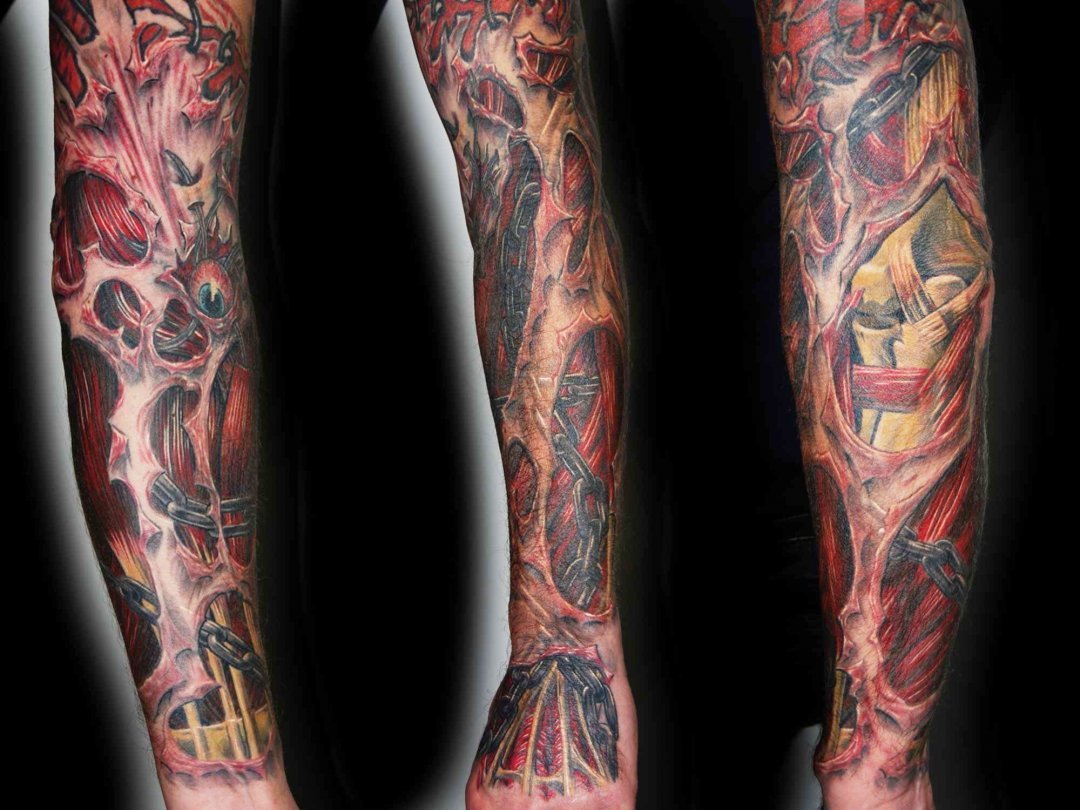 Muskel Tattoo mit Ketten