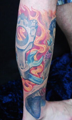 Pinup Tattoo Gil Elvgreen Retro mit Gabelschlüssel in Dot Work gearbeitet, Raul Hits for Life Tattoo München