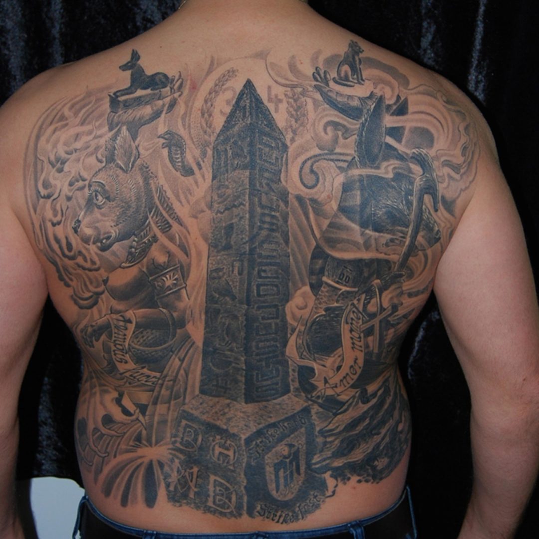 Ägyptisches Backpiece, Anubis und Bastet Tattoo