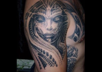H.R.Giger Biomechanik Frau Portrait Tattoo