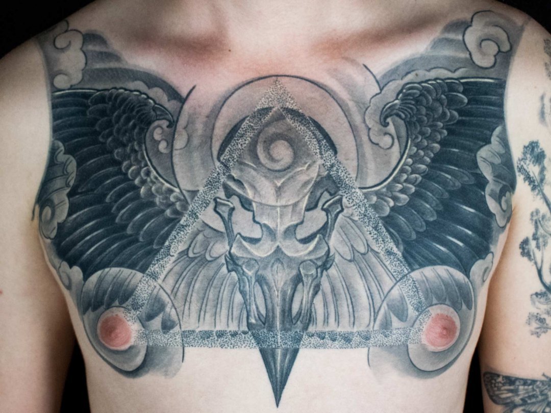 Japan Dotwork Rabenschädel Tattoo München