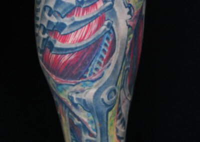 Biomechanik Tattoo mit Leichenflecken