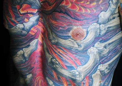 Biomechanik Finger Brustkorb Drachen Tattoo Video