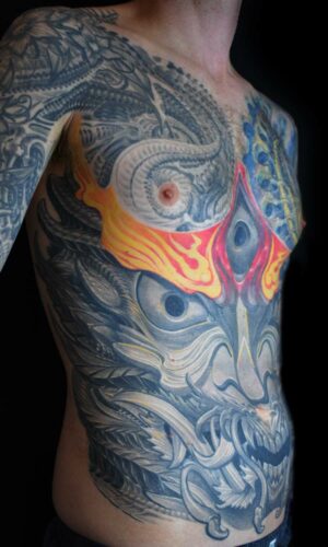 Biomechanik-Oni-Chest-Tattoo-Muenchen2