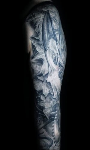 Ravenking Tattoo Efeu Tentakel Suckers Rabenschädel Tattoostudi