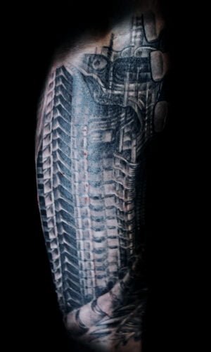 Giger Biomechanik Tattoo Raul it for Life München Tattoostudio