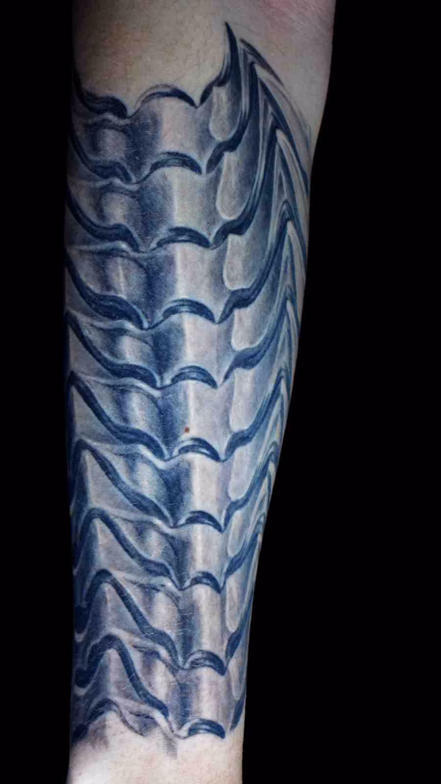 Finger Tattoo zu Biomechanik Galerie